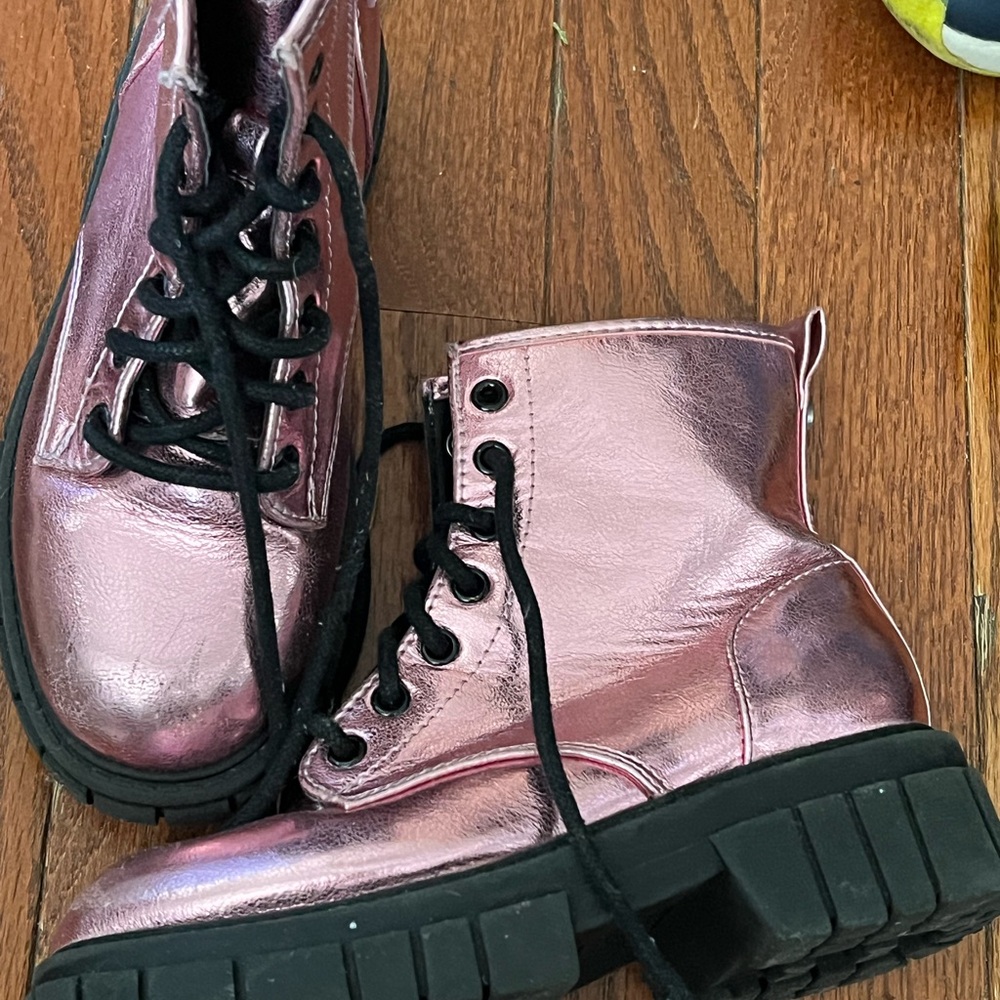 Little Girls Metallic Pink Lace-Up Boots